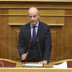 Φώντας Μπαραλιάκος στη Βουλή: «Μείωση 50% στον φόρο εισοδήματος για τους αγρότες – μέλη συλλογικών σχημάτων»