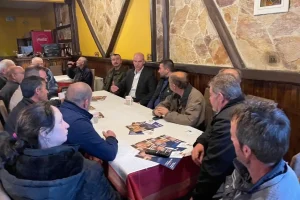 Ο υποψήφιος Βουλευτής Φώντας Μπαραλιάκος στα πανέμορφα χωριά του Καταχά και της Καστανιάς συναντήθηκε  με καλούς φίλους