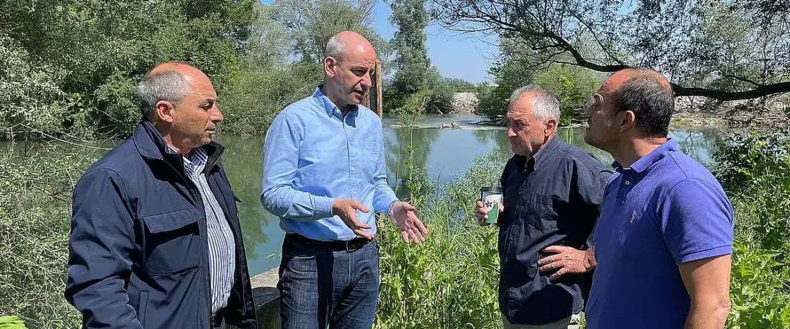 Ο Βουλευτής Πιερίας Φώντας Μπαραλιάκος στον νέο διπλό αγωγό άρδευσης στο «Καβάκι» Αιγινίου