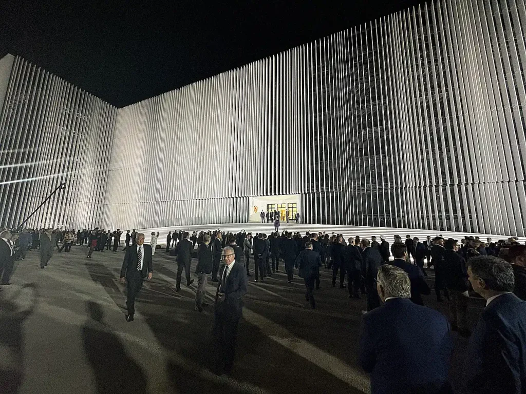 Στα εγκαίνια της νέας βιοκλιματικής όψης του κτιρίου του Υπουργείου Εθνικής Άμυνας ο Φώντας Μπαραλιάκος 2 Στα εγκαίνια της νέας βιοκλιματικής όψης του κτιρίου του Υπουργείου Εθνικής Άμυνας ο Φώντας Μπαραλιάκος