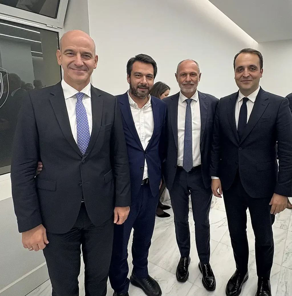 Στα εγκαίνια της νέας βιοκλιματικής όψης του κτιρίου του Υπουργείου Εθνικής Άμυνας ο Φώντας Μπαραλιάκος 3 Στα εγκαίνια της νέας βιοκλιματικής όψης του κτιρίου του Υπουργείου Εθνικής Άμυνας ο Φώντας Μπαραλιάκος