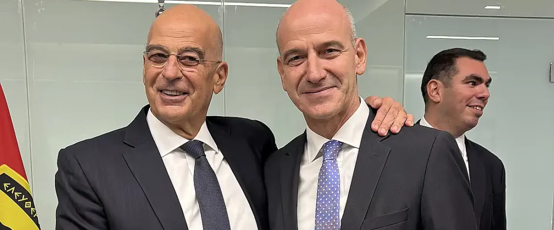 Στα εγκαίνια της νέας βιοκλιματικής όψης του κτιρίου του Υπουργείου Εθνικής Άμυνας ο Φώντας Μπαραλιάκος 1 Στα εγκαίνια της νέας βιοκλιματικής όψης του κτιρίου του Υπουργείου Εθνικής Άμυνας ο Φώντας Μπαραλιάκος