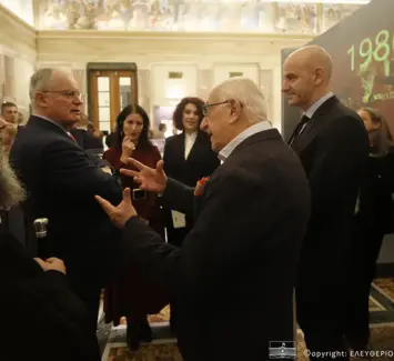 Φώντας Μπαραλιάκος: Με την ιδιότητα του Προέδρου της Επιτροπής της Βιβλιοθήκης της Βουλής στα εγκαίνια της έκθεσης «Το δικό μας Σύνταγμα, 1975–2025»
