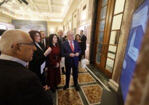 Φώντας Μπαραλιάκος: Με την ιδιότητα του Προέδρου της Επιτροπής της Βιβλιοθήκης της Βουλής στα εγκαίνια της έκθεσης «Το δικό μας Σύνταγμα, 1975–2025» 3 Φώντας Μπαραλιάκος: Με την ιδιότητα του Προέδρου της Επιτροπής της Βιβλιοθήκης της Βουλής στα εγκαίνια της έκθεσης «Το δικό μας Σύνταγμα, 1975–2025»