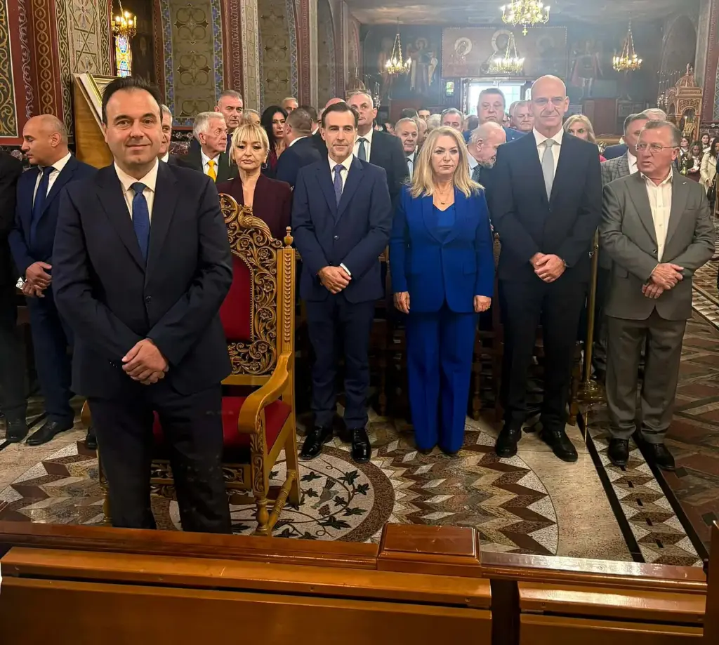 Εκπρόσωπος της Βουλής των Ελλήνων ο Φώντας Μπαραλιάκος στις εκδηλώσεις για την επέτειο απελευθέρωσης της Κατερίνης. 3 Εκπρόσωπος της Βουλής των Ελλήνων ο Φώντας Μπαραλιάκος στις εκδηλώσεις για την επέτειο απελευθέρωσης της Κατερίνης.